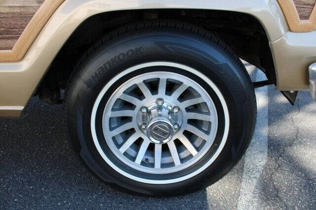 1990 Jeep Grand Wagoneer