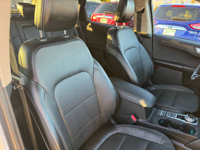 2020 Ford Escape Titanium