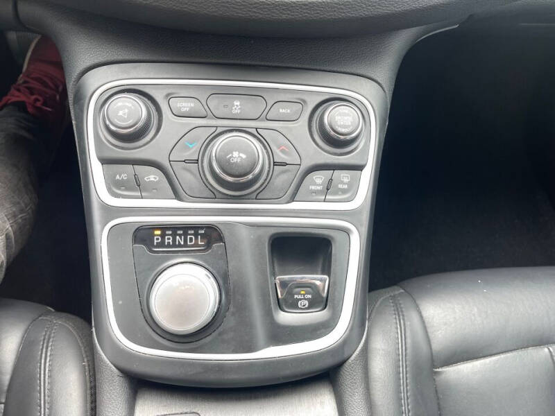 2017 Chrysler 200 Limited