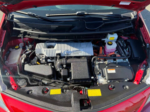 2014 Toyota Prius v Five