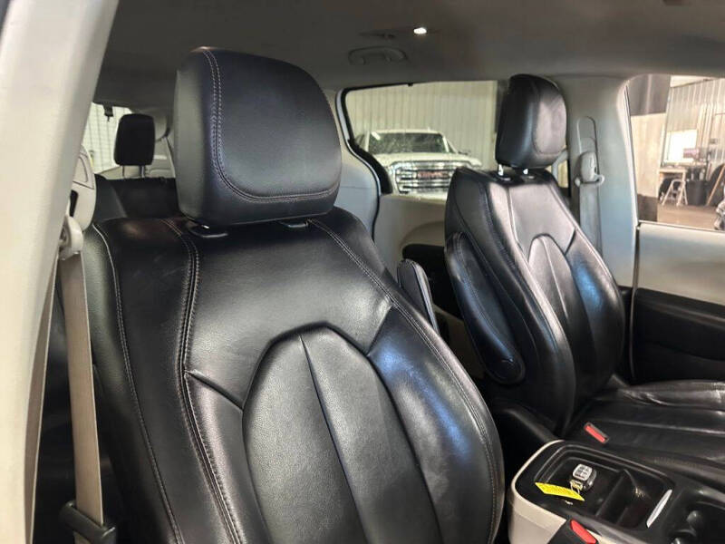 2017 Chrysler Pacifica Touring-L