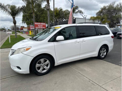 2016 Toyota Sienna for sale at Dealers Choice Inc in Farmersville CA