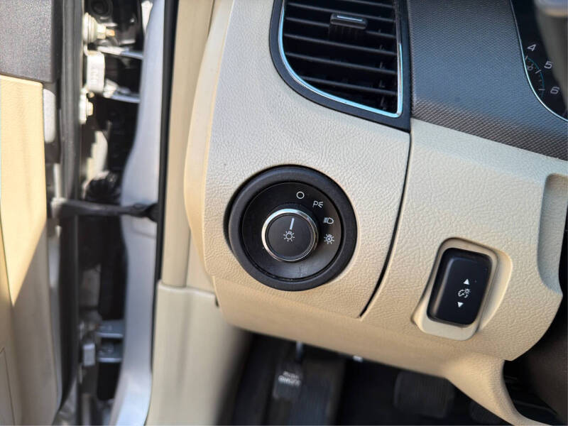 2014 Ford Taurus SE