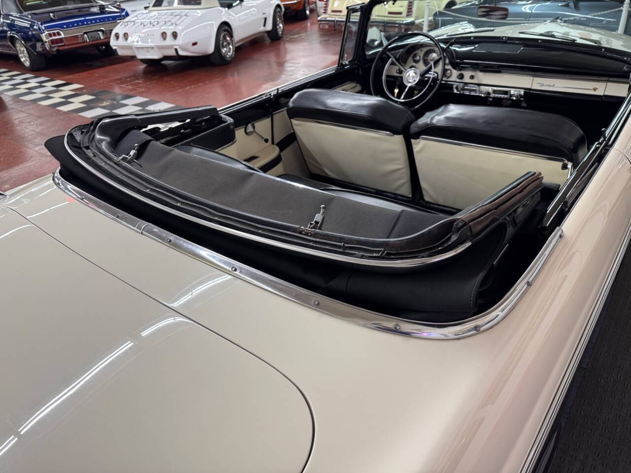 1956 Ford Fairlane 21
