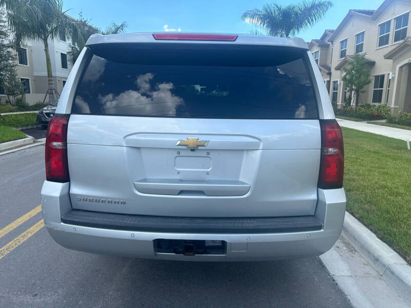 2016 Chevrolet Suburban LT photo 16