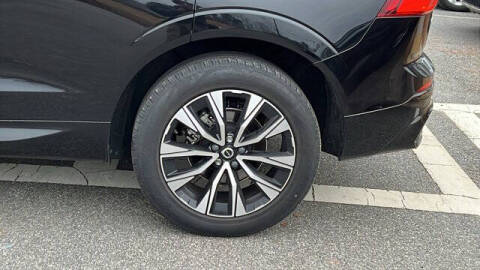 2024 Volvo XC60 B5 Core Dark Theme