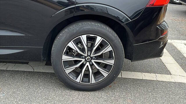 2024 Volvo XC60 B5 Core Dark Theme