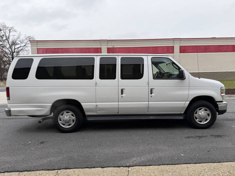 2013 Ford E-Series E-350 SD XLT