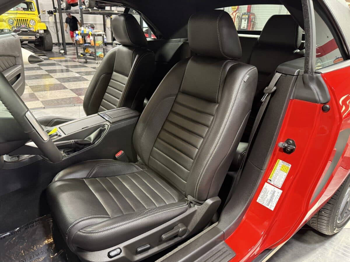 2011 Ford Mustang 37