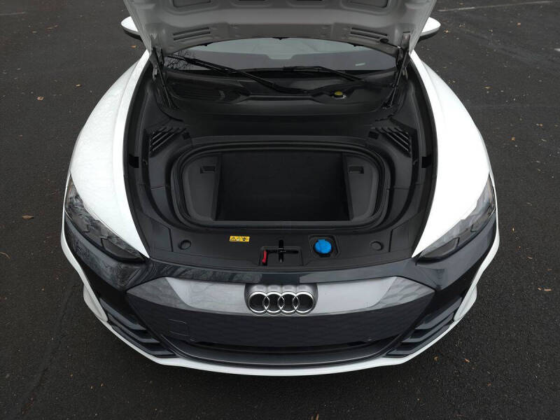 2022 Audi e-tron GT quattro Premium Plus