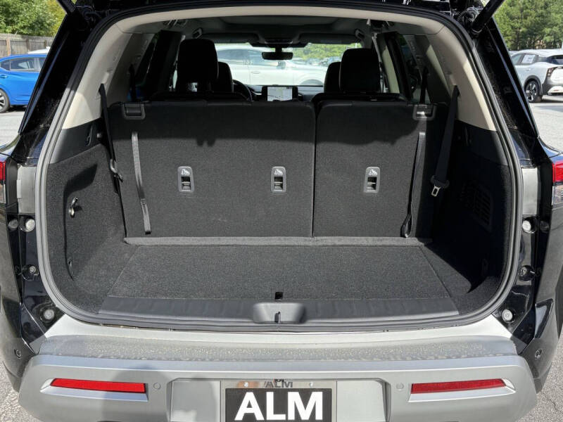 2025 Nissan Pathfinder SL