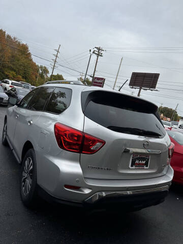2018 Nissan Pathfinder SV
