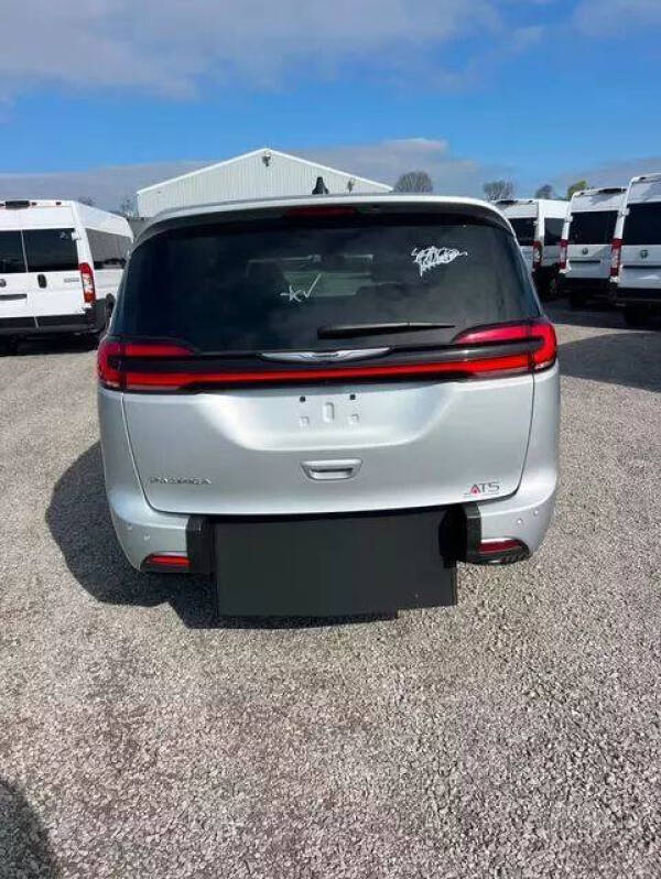 2024 Chrysler Pacifica Touring