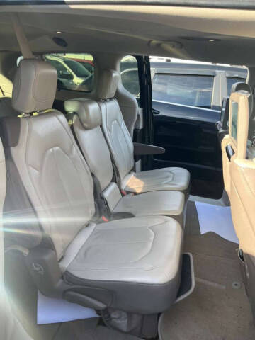 2017 Chrysler Pacifica Touring-L Plus