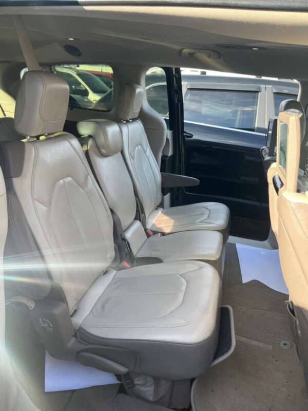 2017 Chrysler Pacifica Touring-L Plus