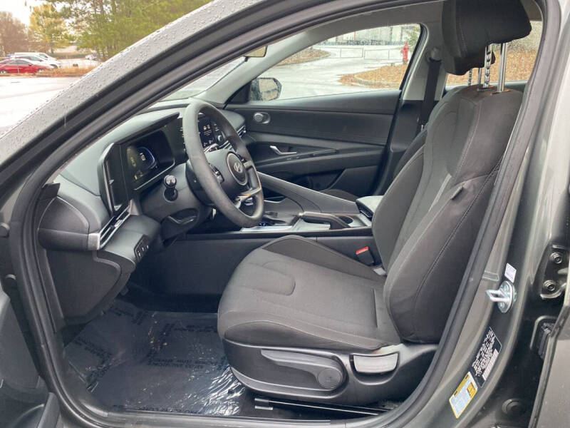 2025 Hyundai Elantra SE