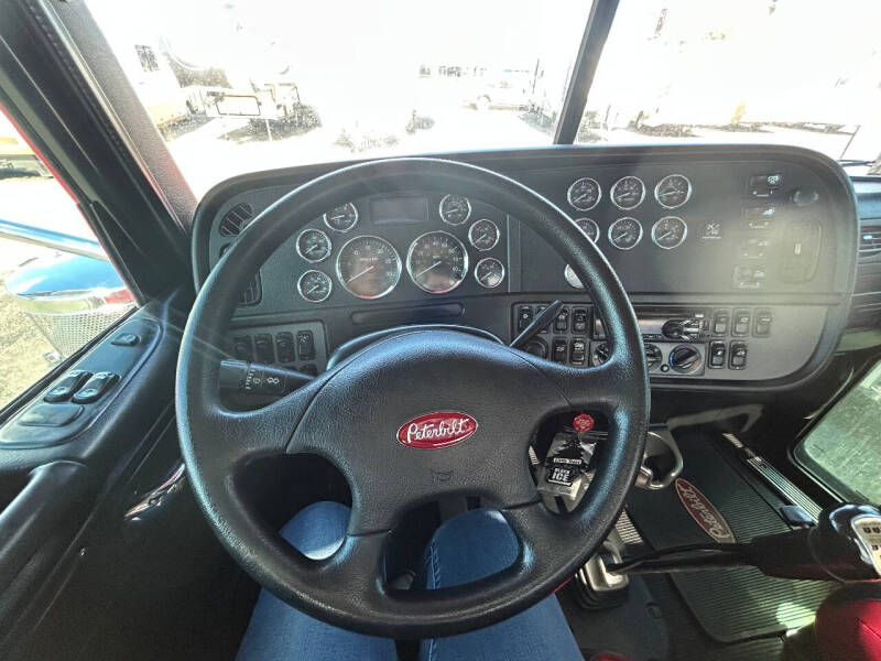 2017 Peterbilt 389