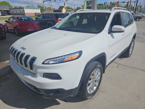 2015 Jeep Cherokee for sale at SpringField Select Autos in Springfield IL