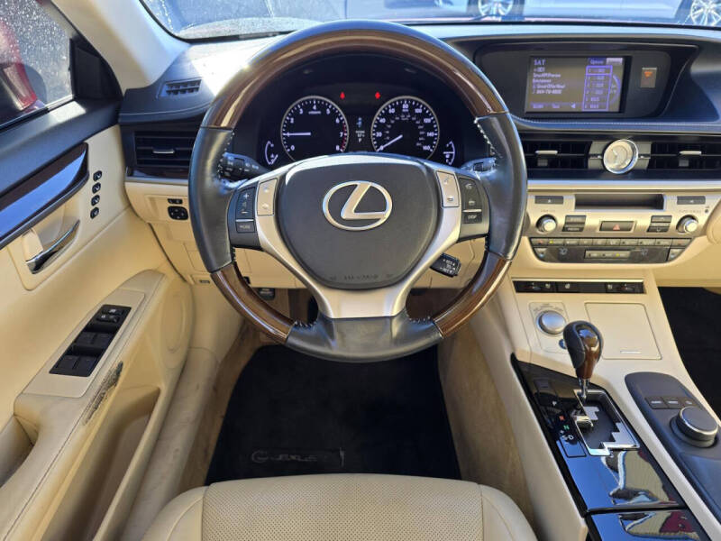 2014 Lexus ES 350 photo 15