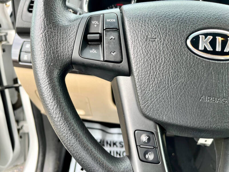 2011 Kia Sorento LX photo 21