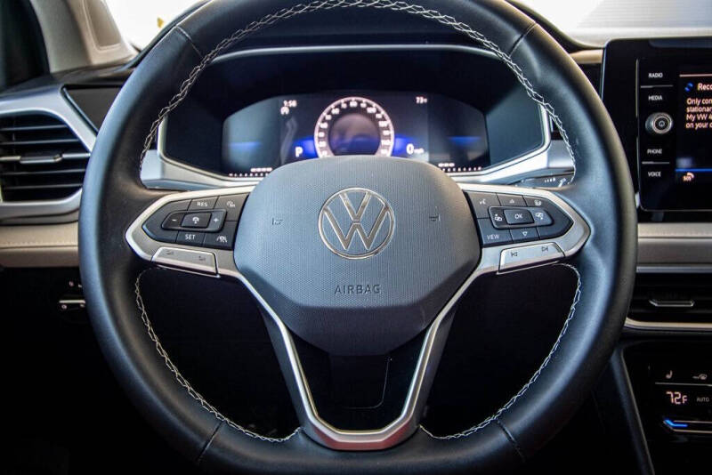 2025 Volkswagen Taos SE