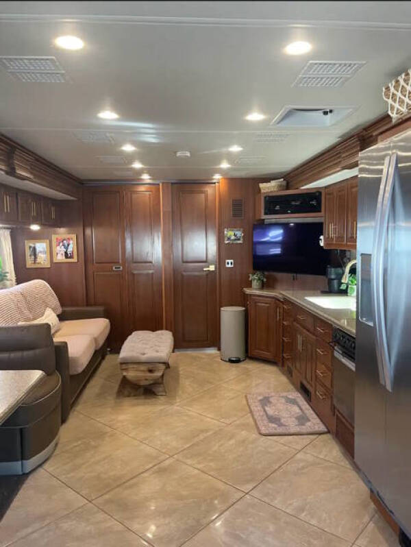 2015 Fleetwood RV Discovery 40G