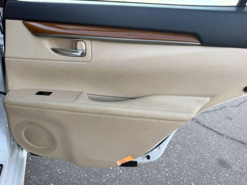 2013 Lexus ES 300h