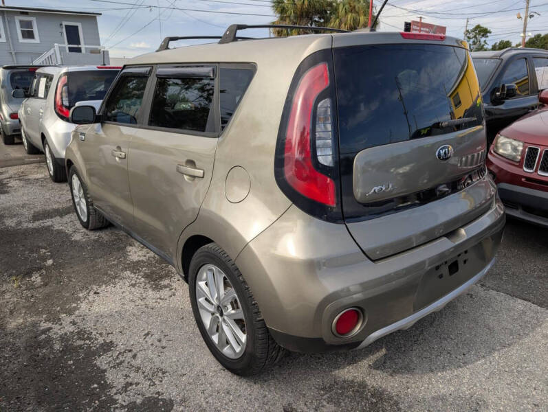 2017 Kia Soul +