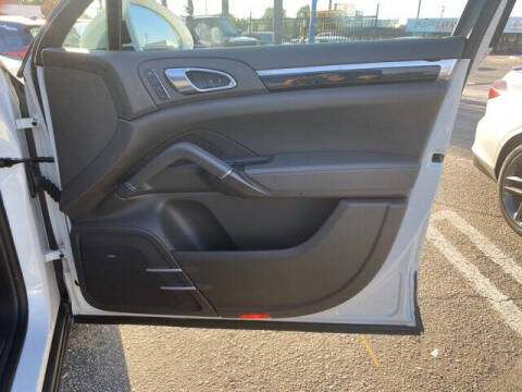 2017 Porsche Cayenne Platinum Edition