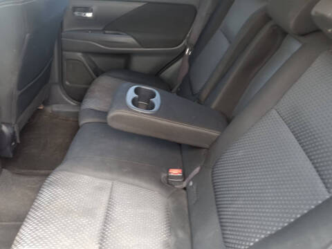 2016 Mitsubishi Outlander ES