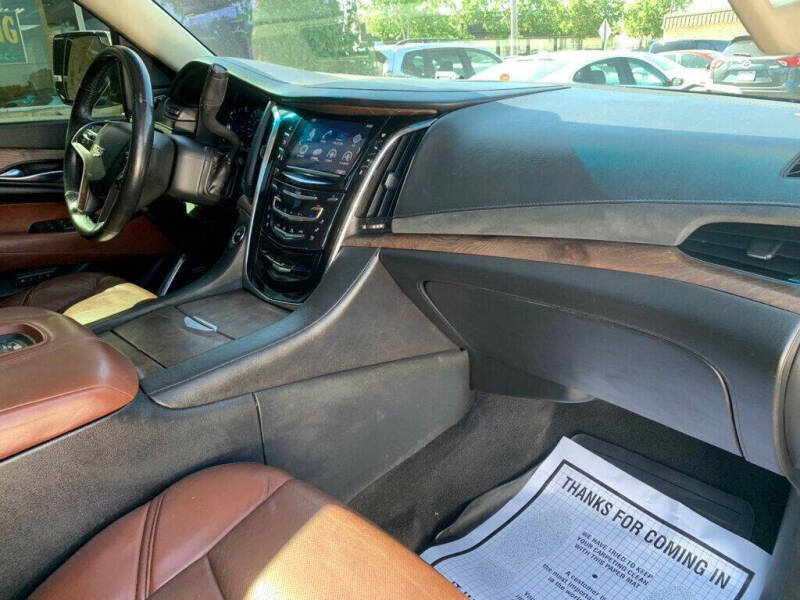 2016 Cadillac Escalade Luxury Collection