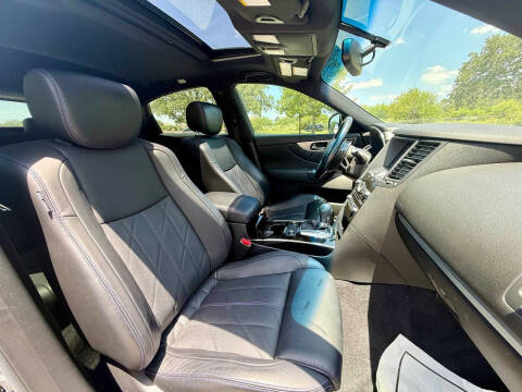 2017 Infiniti QX70
