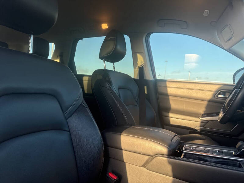 2022 Nissan Pathfinder SL