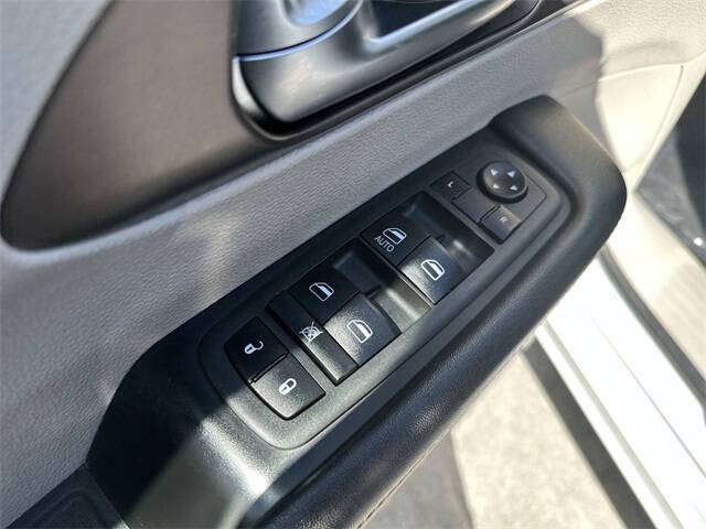 2021 Chrysler Voyager L