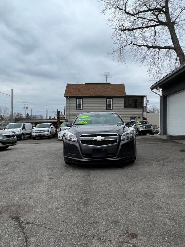 2013 Chevrolet Malibu for sale at Valley Auto Finance in Warren OH