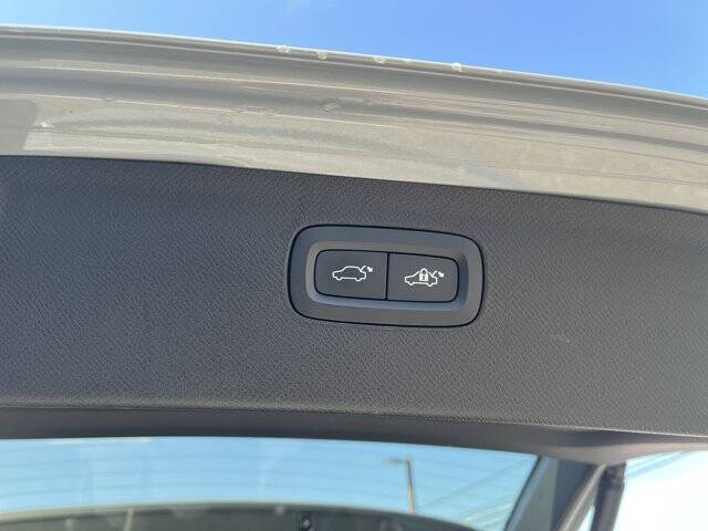 2024 Volvo XC90 Recharge T8 Ultimate Bright Theme 7P