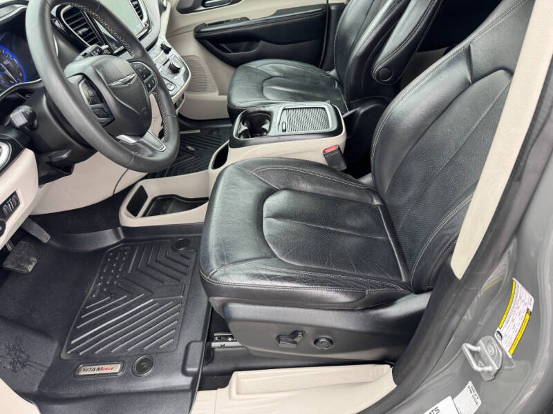 2022 Chrysler Pacifica Touring L