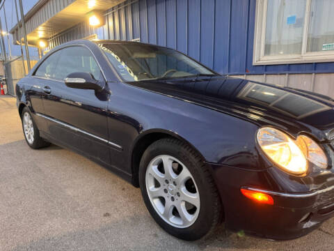 2004 Mercedes-Benz CLK for sale at BG MOTOR CARS in Naperville IL