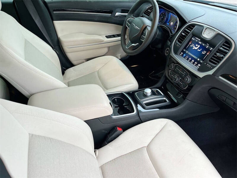 2023 Chrysler 300 Touring