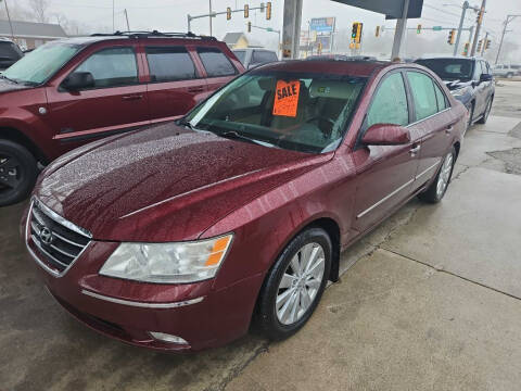 2009 Hyundai Sonata for sale at SpringField Select Autos in Springfield IL