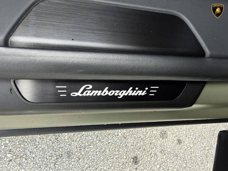 2025 Lamborghini Urus SE