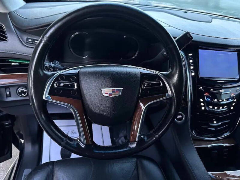 2017 Cadillac Escalade Luxury