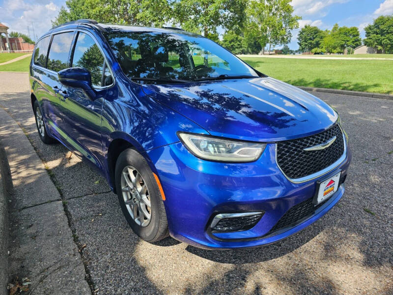 2021 Chrysler Pacifica for sale at Auto House Superstore in Terre Haute IN