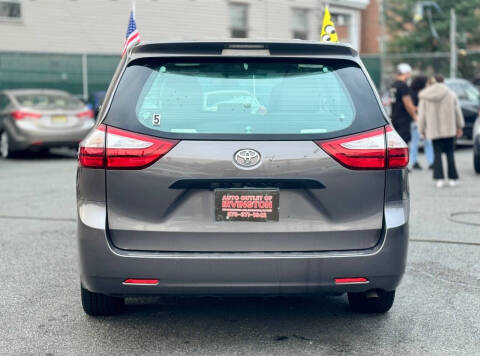 2017 Toyota Sienna L 7-Passenger