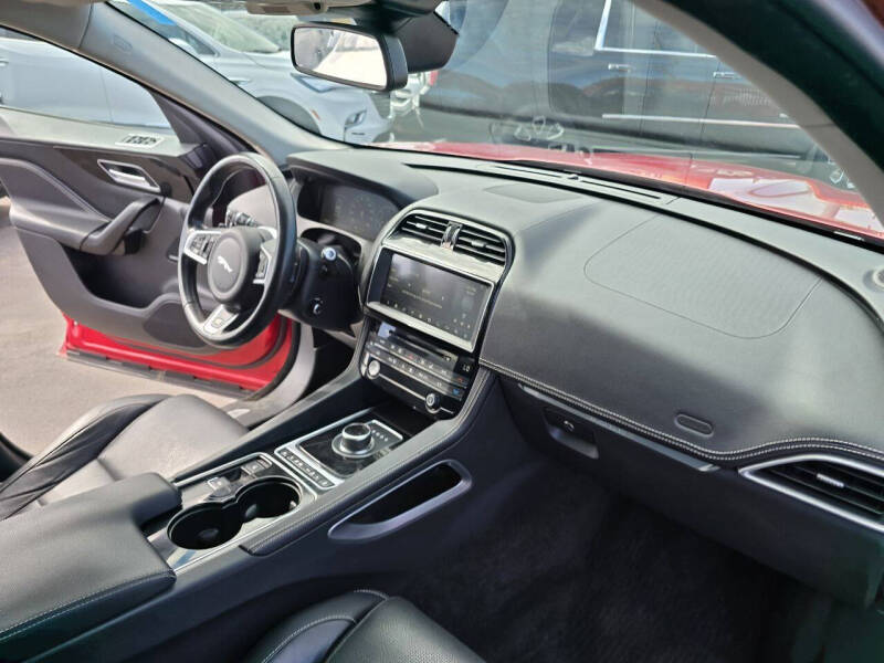 2017 Jaguar F-PACE 20d R-Sport