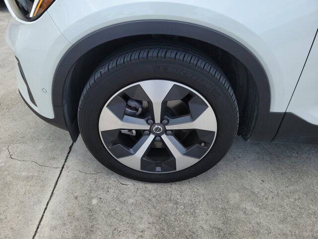 2024 Volvo XC40 B5 Plus Bright Theme