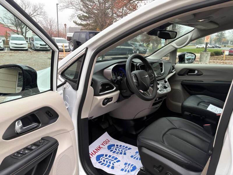 2024 Chrysler Pacifica Touring L