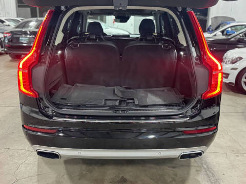 2016 Volvo XC90 T6 Momentum