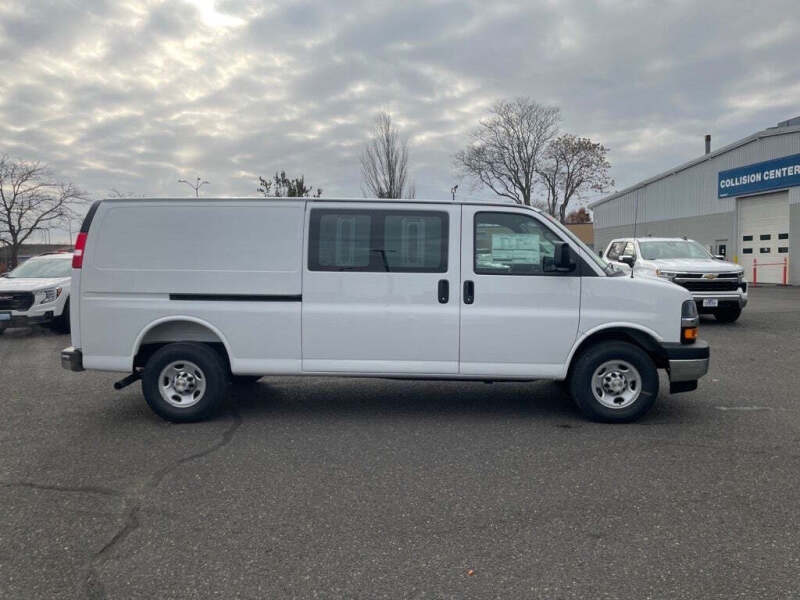 2025 Chevrolet Express 3500