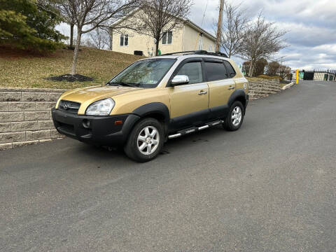 2005 Hyundai Tucson for sale at 4 Below Auto Sales in Willow Grove PA